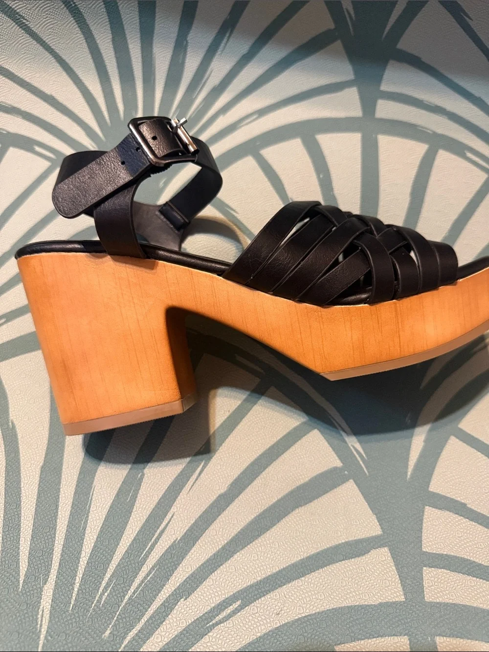 Womens Tru comfort foam Woven Leather Platform Sandal size 8. Never worn!